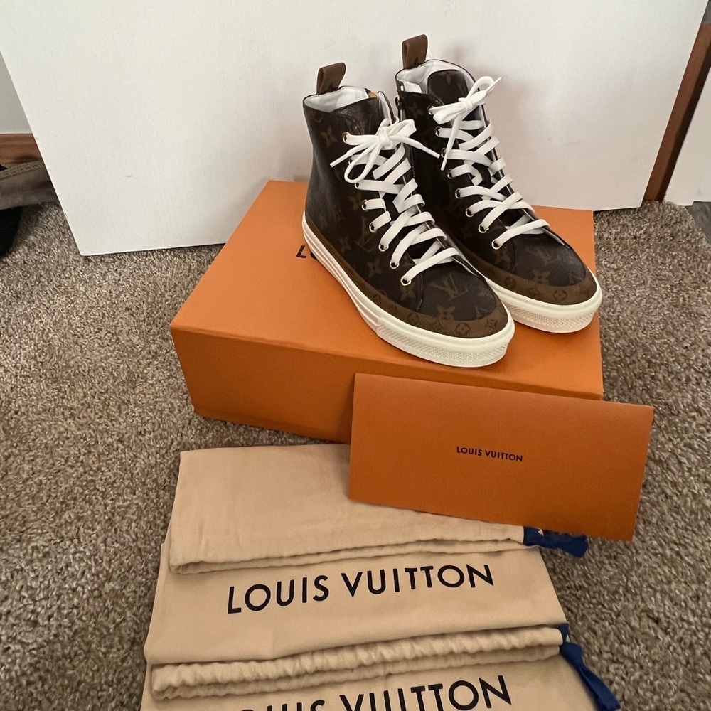 Louis Vuitton shoes authentic and brad new men’s size 5 women’s 7.